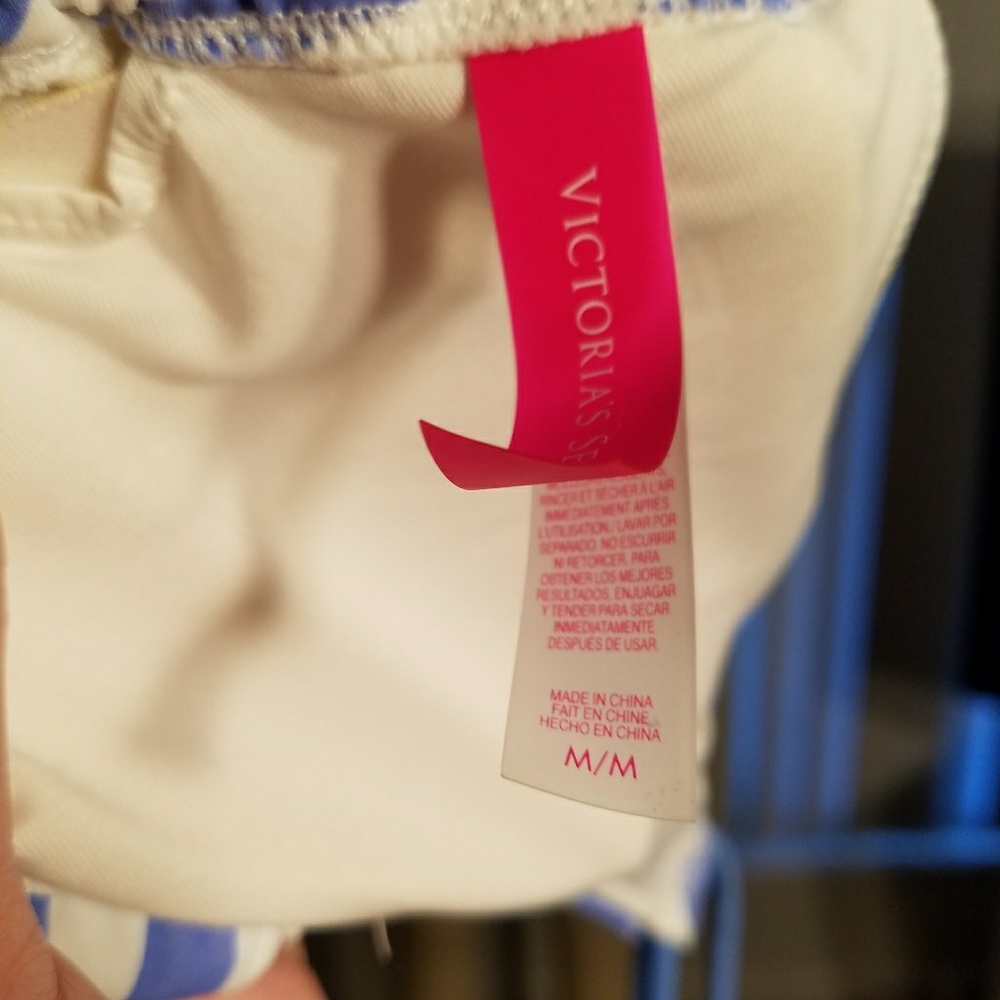 Victoria's Secret Ruffled Bikini Top - Picture 4 of 4
